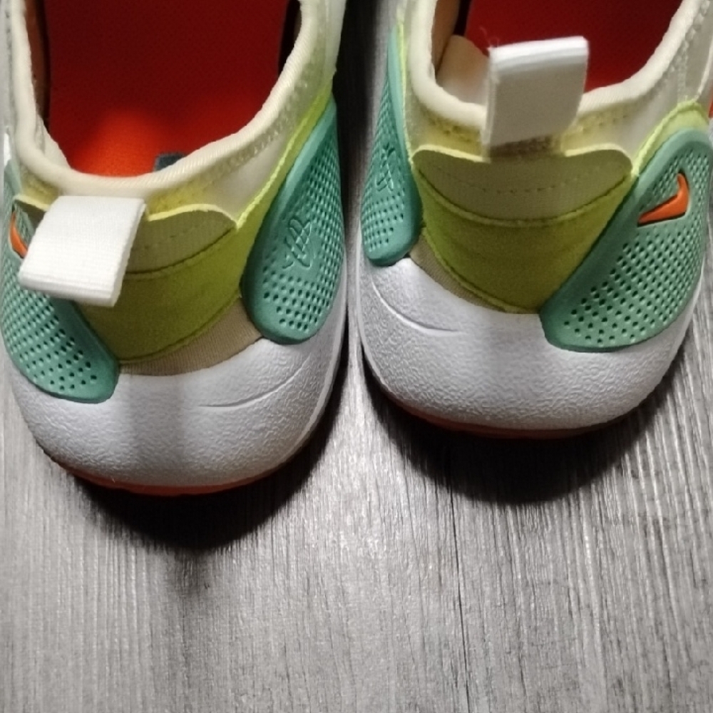 Stylish Women's Athletic Shoes in Cream and Blue - Picture 10 of 16